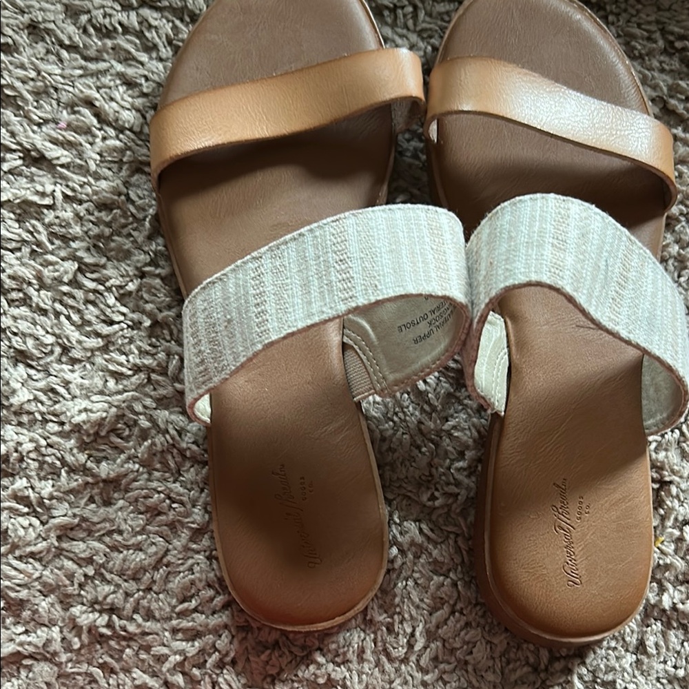Universal Threads Sandal - Picture 2 of 6